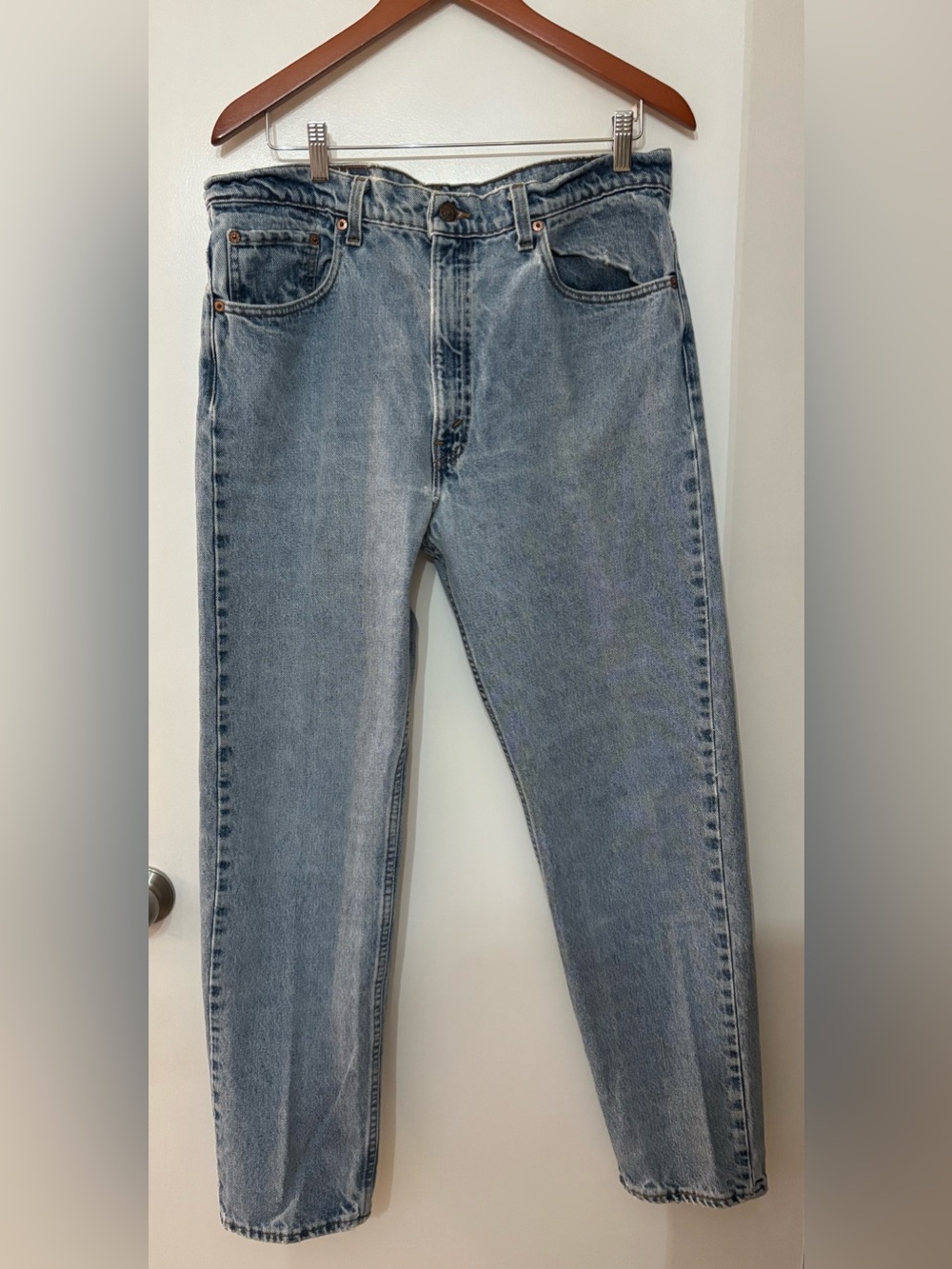 Vintage Levi’s Men’s 505 Regular Fit Straight Leg Jeans Size 38X31 Made in USA